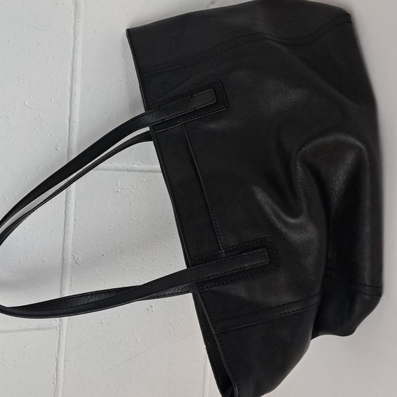 Fossil Medium Large Black Leather Tote Zip Top Brass Key Tassel - Picture 5 of 16